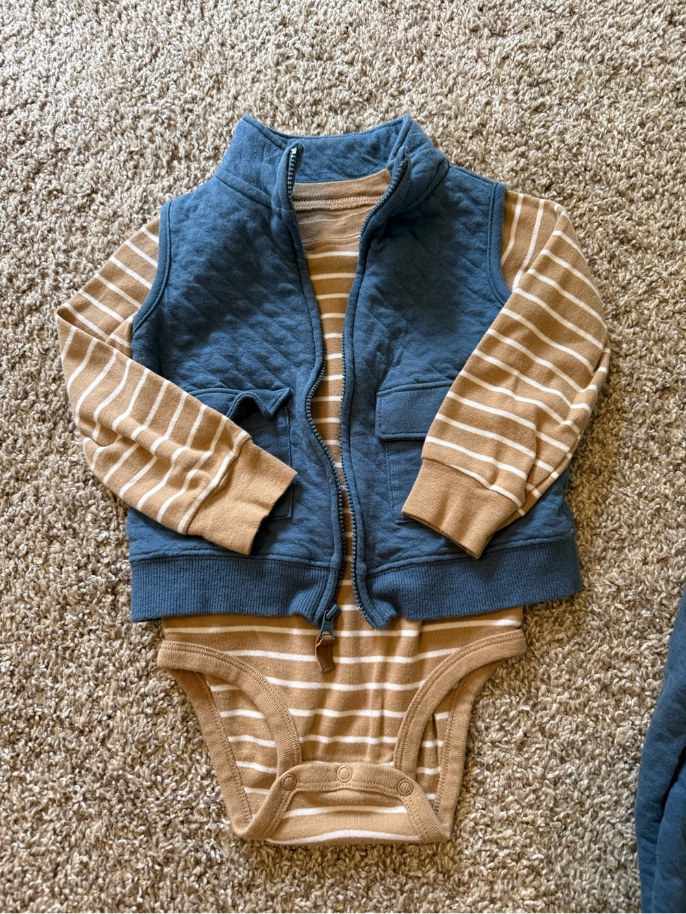 Carters Matching Set - Picture 3 of 4